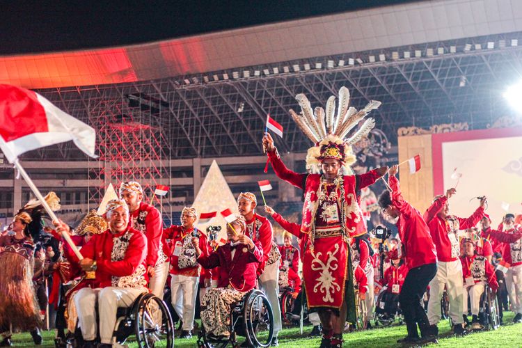 Kontingen Indonesia pada ajang ASEAN Para Games 2022 di Solo. Tim Merah Putih mengirim 324 atlet.