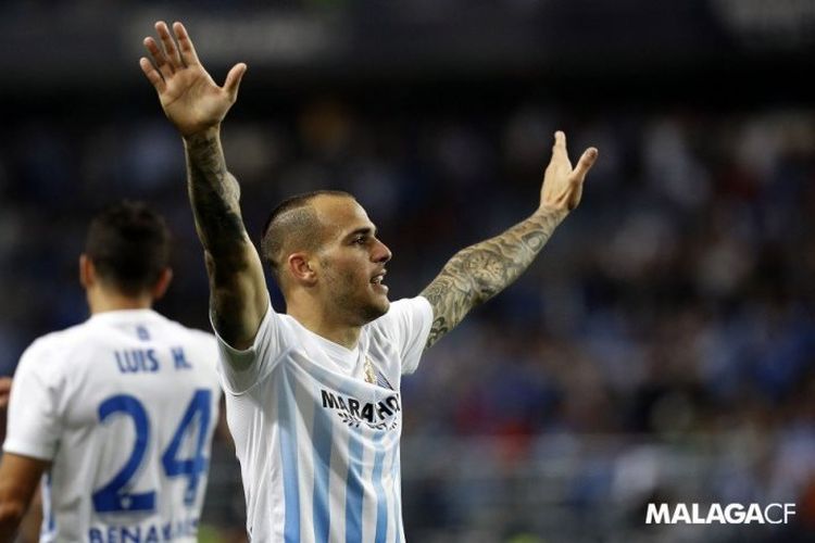 Penyerang Malaga, Sandro Ramirez, merayakan golnya seusai membobol gawang Barcelona pada 8 April 2017. 