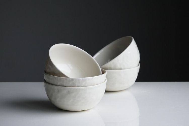 Ilustrasi peralatan makan keramik atau mangkuk keramik