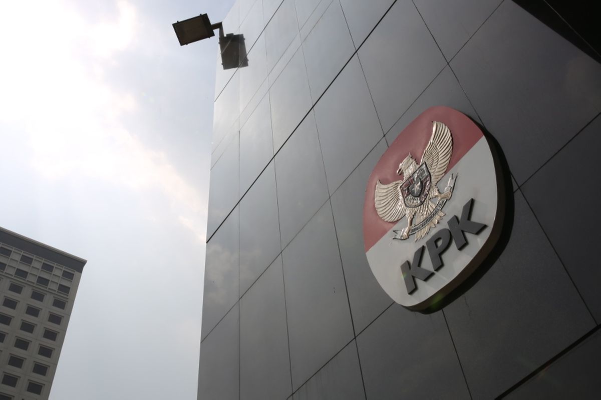 Logo Komisi Pemberantasan Korupsi di Gedung Baru KPK, Kuningan, Jakarta Selatan, Kamis (13/7/2017). 