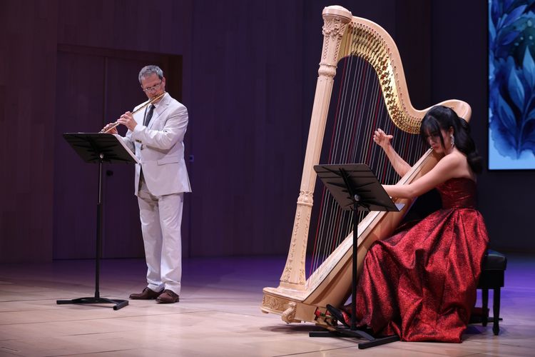 Peharpa Cantik dan Intermezzo “Carmen”