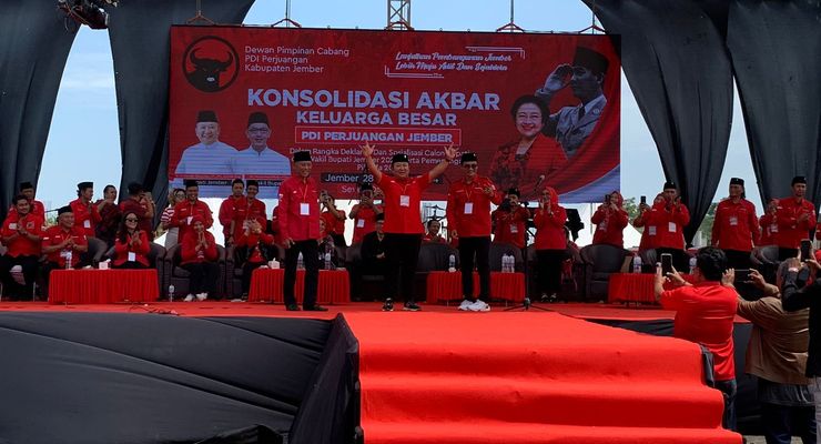 Gelar Konsolidasi Akbar, Bupati Hendy Dikukuhkan Jadi Kader PDIP