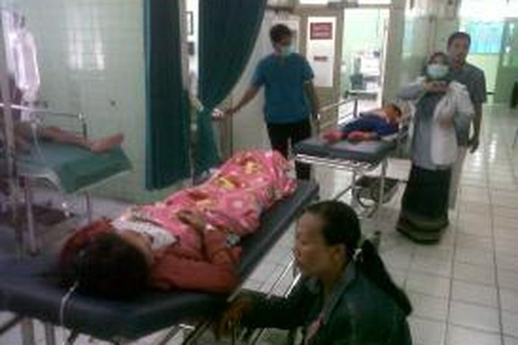 Sejumlah korban letusan Gunung Kelud dirawat di RSUD Pare, Jumat (14/2/2014).