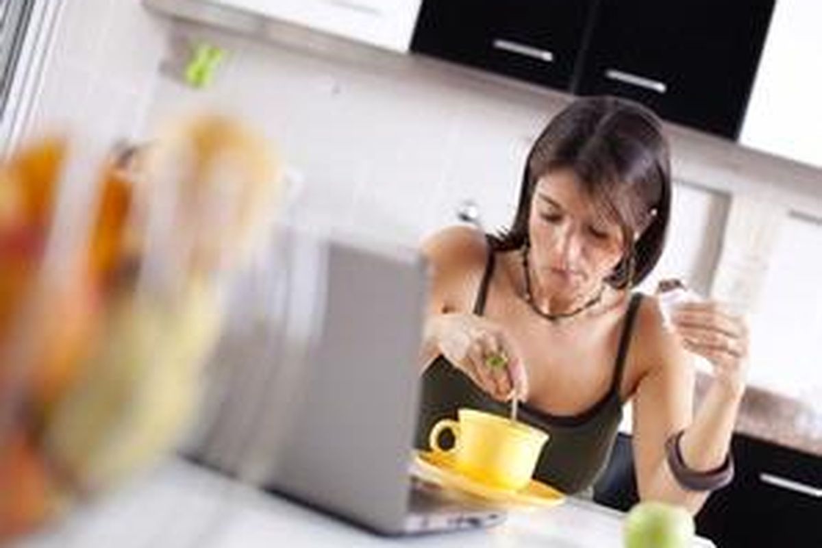 Rasa tidak lapar bisa saja diakibatkan oleh kebiasaan, dan perasaan jika sudah minum kopi rasanya sudah kenyang. 