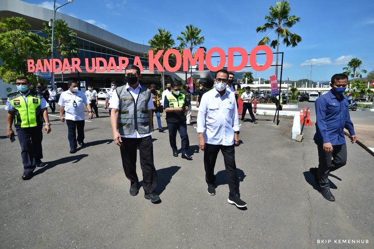 Menteri Perhubungan Budi Karya Sumadi di Bandara Komodo di Labuan Bajo, Nusa Tenggara Timur (NTT) pada Rabu (20/7/2022).