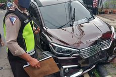 Toyota Calya Tabrak 2 Mobil yang Terparkir di Pinggir Jalan Paseban, Bodi Kendaraan Ringsek