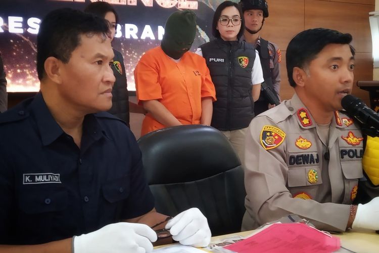 Kapolres Jembrana, AKBP I Dewa Gde Juliana menyampaikan rilis kasus dugaan tindak pidana perdagangan orang di Kabupaten Jembrana, Provinsi Bali, Rabu (16/9/2023).