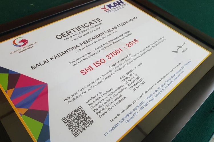 Kementerian Pertanian melalui Kepala Badan Karantina Pertanian, Banun Harpini, menyerahkan Sertifikat SNI ISO 37001: 2016 tentang Sistem Manajemen Anti Penyuapan (SMAP) kepada Kepala Balai Karantina Pertanian Kelas I Denpasar (BKP Denpasar), Putu Terunanegara, di Denpasar, Rabu (9/5/2018)