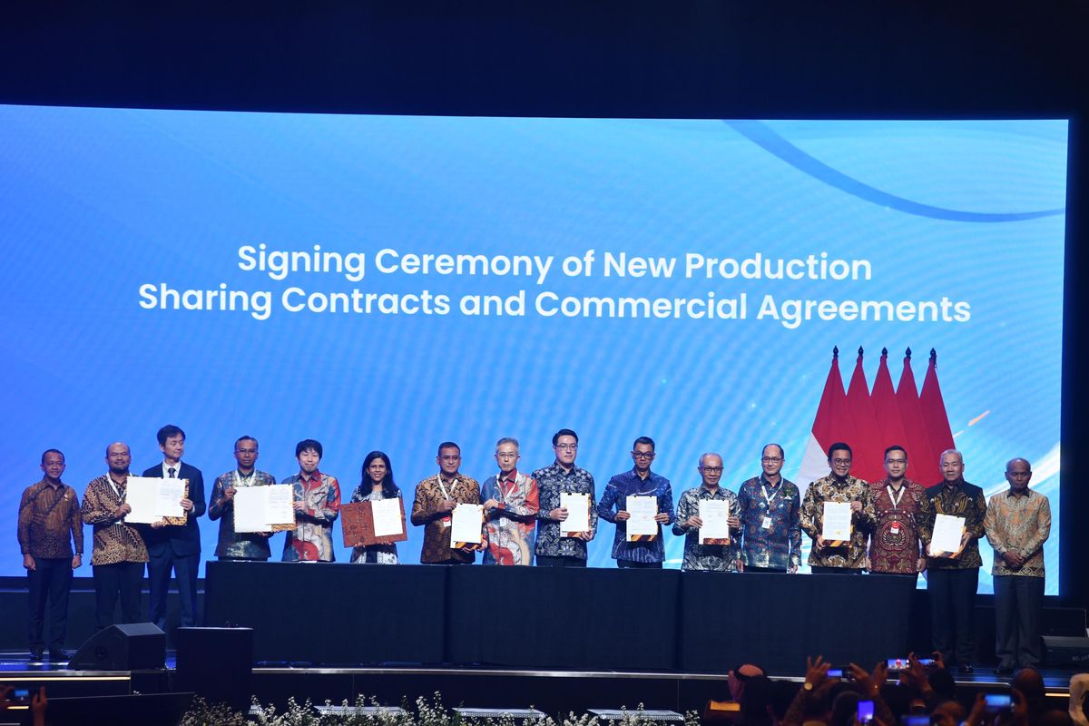 PT Pertamina (Persero) dengan sejumlah mitra melakukan penandatanganan Domestic Swap Agreement (DSA) pada pembukaan The 49th Indonesian Petroleum Association (IPA) Convex, Rabu (21/5/2025). 
