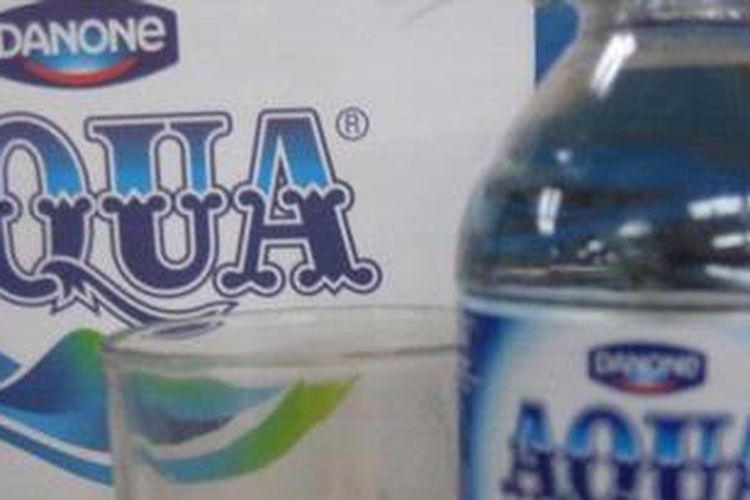 Air kemasan merek Aqua