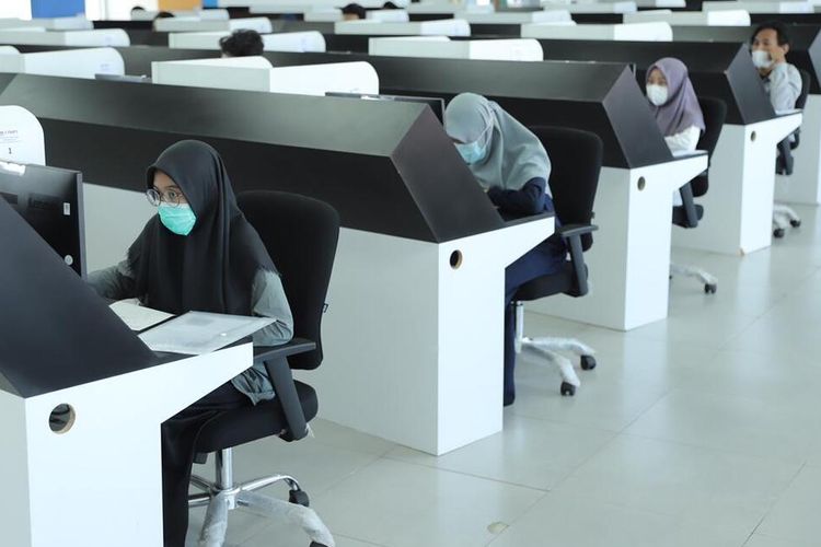 Pelaksanaan Ujian Tulis Berbasis Komputer (UTBK) di Universitas Gadjah Mada (UGM). UTBK di UGM ini dilaksanakan dalam dua gelombang. (Foto Dokumentasi Humas UGM)