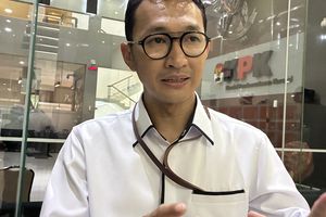 Bupati Kuansing Suhardiman Amby dan Sekda Zulkarnaen Menyerahkan Diri ke KPK