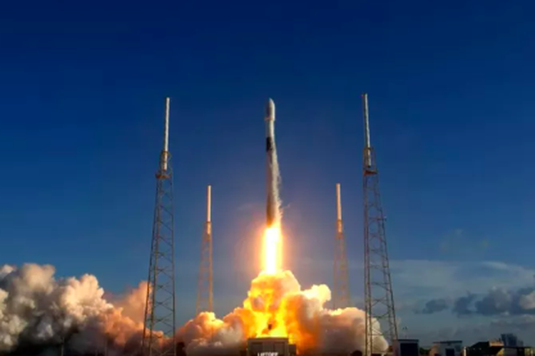 Peluncuran misi bulan Korea Selatan, Kamis (4/8/2022). Misi pertama Korea Selatan ke Bulan ini membawa wahana antariksa Korea Pathfinder Lunar Orbiter (KPLO), yang diluncurkan menggunakan roket Falcon 9 milik SpaceX.