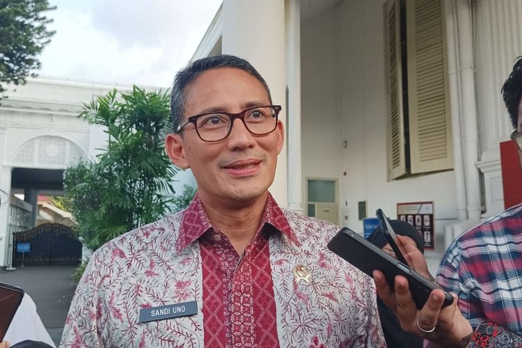 [HOAKS] Sandiaga Uno Bagikan Paket Umrah dan Modal Usaha