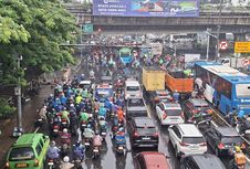 Sejumlah Rute Bus Transjakarta Dialihkan karena Banjir