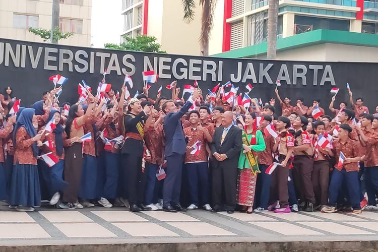 Cerita Warga Ketemu Presiden Macron: Berwibawa, In Real Life Ganteng Juga