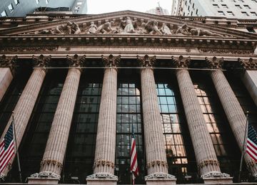 Wall Street Ditutup Bervariasi, Data Inflasi AS Redam Kekhawatiran Investor