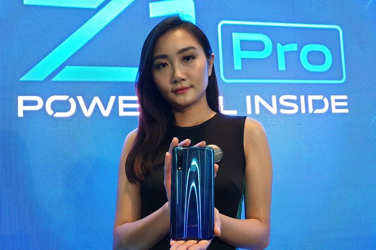 Model memamerkan Vivo Z1 Pro dalam acara peluncuran di Jakarta, Senin (5/8/2019).