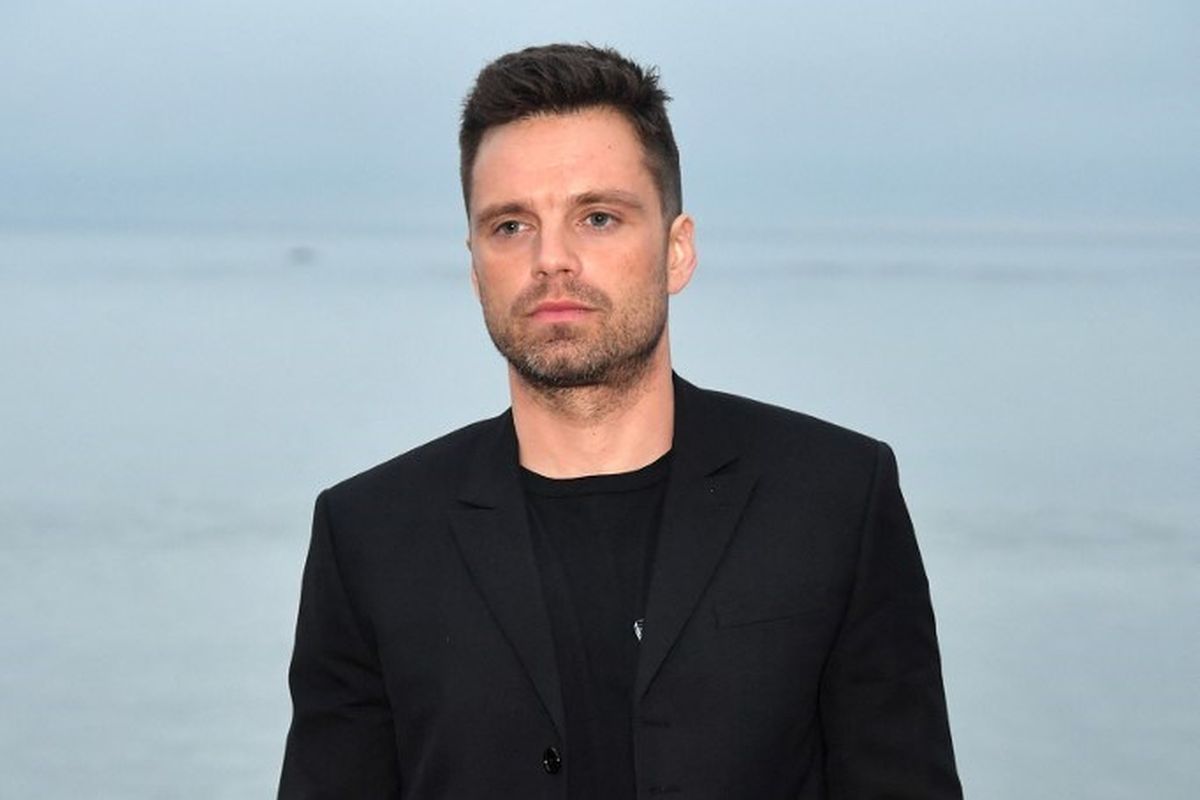 Aktor Sebastian Stan menghadiri peragaan busana Saint Laurent Mens Spring Summer 20 di Paradise Cove, Malibu, California, pada 6 Juni 2019. 