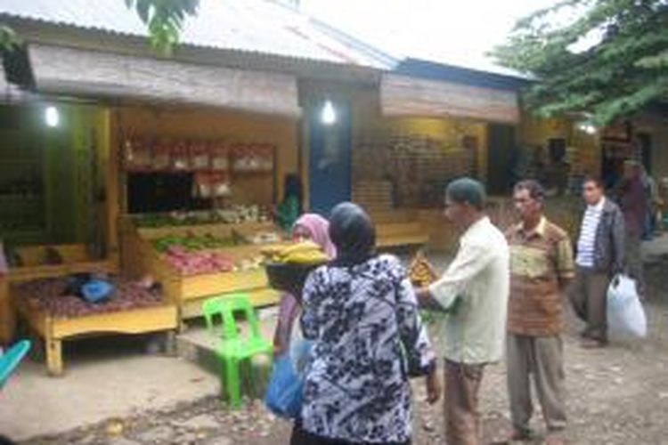 Jajanan oleh-oleh di kawasan Saree yang ramai diminati pengunjung. 