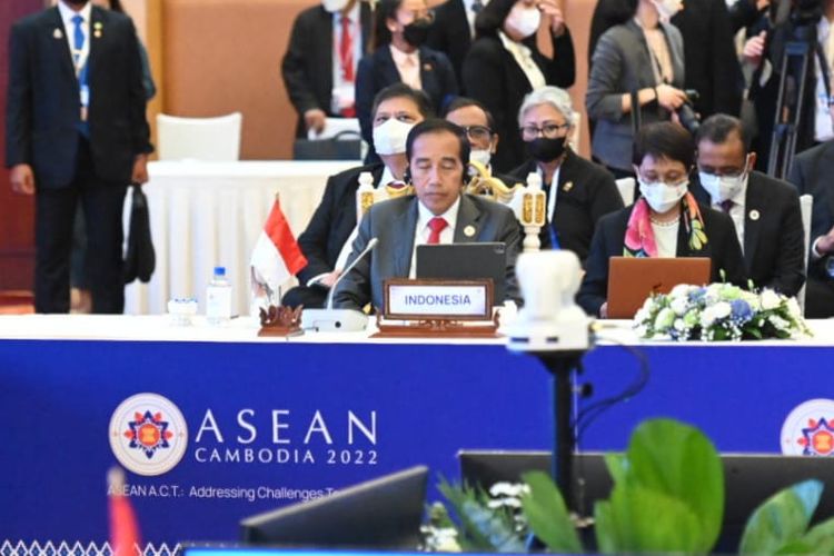 Presiden Joko Widodo saat menghadiri Konferensi Tingkat Tinggi (KTT) ASEAN dan Republik Korea di Phnom Penh, Jumat (11/11/2022).