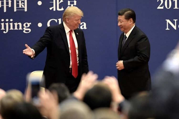 Presiden AS, Donald Trump, dan Presiden China, Xi Jinping, berbicara dalam forum ekonomi. Keduanya menyepakati perdagangan senilai 250 miliar dolar AS atau Rp 3.379 triliun (9/11/2017).