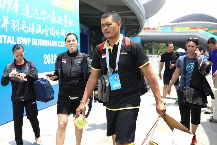 Kepala Bidang Pembinaan dan Prestasi PP PBSI, Susy Susanti (kanan), usai mendampingi para pemain berlatih jelang laga perdana Indonesia pada Piala Sudirman 2019.