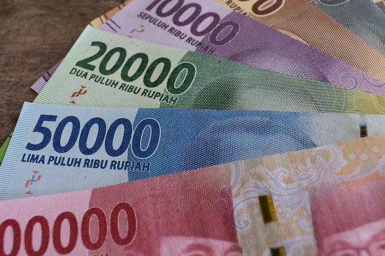 Ilustrasi uang. Kredit Usaha Rakyat (KUR). KUR BRI 2025. Tabel KUR BRI 2025. Syarat KUR BRI 2025. Tabel angsuran KUR BRI 2025. Tabel pinjaman KUR BRI 2025.