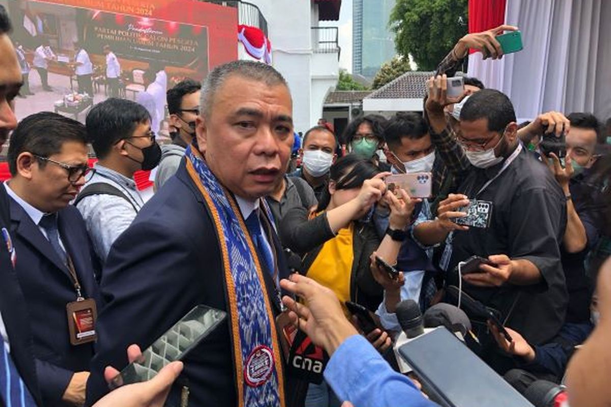 Wakil Ketua Umum Partai Nasdem Ahmad Ali ditemui di kantor Komisi Pemilihan Umum (KPU) RI, Menteng, Jakarta Pusat, Senin (1/8/2022).