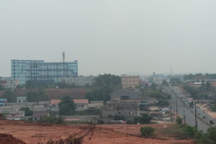 Tanjungpinang, Ibu kota Provinsi Kepulauan Riau (Kepri), mulai diselimuti kabut asap. Badan Meteorologi, Klimatologi dan Geofisika (BMKG) Tanjungpinang mengatakan kabut asap yang ada di langit Tanjungpinang ini merupakan kabut asap kiriman.