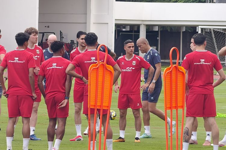 Suasana latihan Timnas Indonesia di Stadion Madya, Jakarta, Minggu (9/3/2026) jelang partai FIFA Series 2026 melawan Bulgaria.