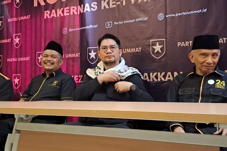 Ketua Umum Partai Ummat Ridho Rahmadi saat ditemui di Asrama Haji Pondok Gede, Jakarta Timur, saat menggelar Rapat Kerja Nasional (Rakernas) ke-1 Partai Ummat, Senin (13/2/2023). 