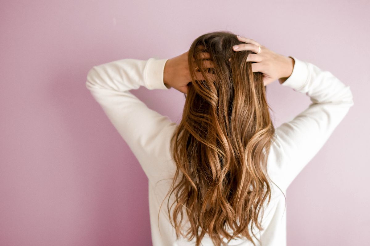 Beberapa kerusakan rambut bisa disebabkan gangguan penyakit fisik dan psikologis yang kita alami.