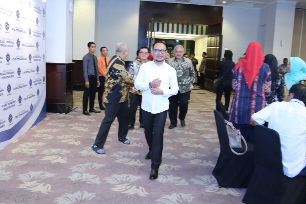 Menteri Ketenagakerjaan M. Hanif Dhakiri saat menghadiri Rakornas Pejabat Fungsional Pengantar Kerja dan Rakornis Atnaker sekaligus pelepasan Purna Tugas Dirjen Binapenta Perluasan Kesempatan Kerja (PKK) di Jakarta, Rabu (26/6/2019) malam.