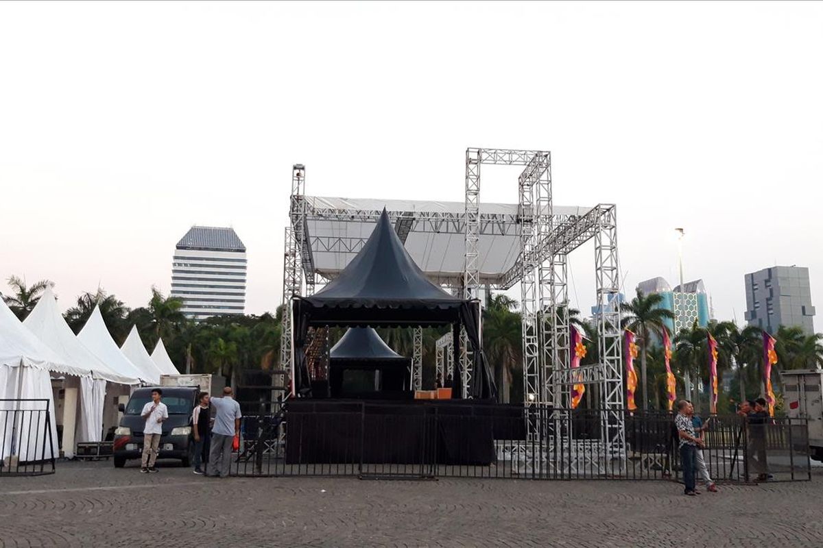 panggung untuk Jakarnaval 2019, di Monas, Jakarta Pusat, Sabtu (29/6/2019)