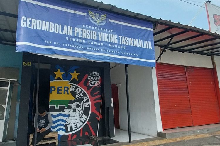 Sekretariat Gerombolan Persib Viking Tasikmalaya, Jawa Barat, tempat nongkrongnya para Bobotoh Persib asal Tasikmalaya di Jalan Dokter Soekardjo, Kota Tasikmalaya, Jumat (31/5/2024) siang.