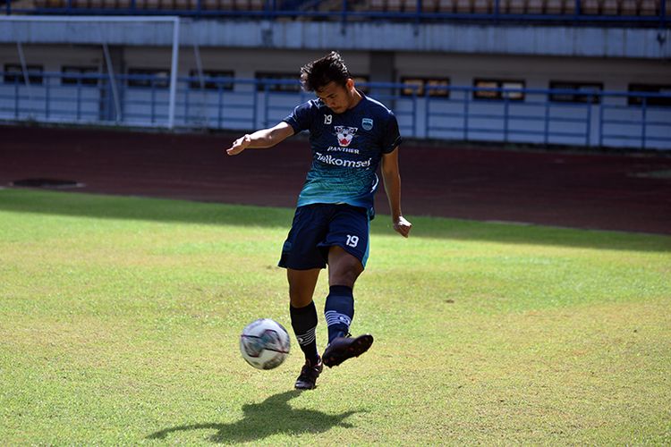 Bek Persib Bandung, Bayu Mohammad Fiqri. 