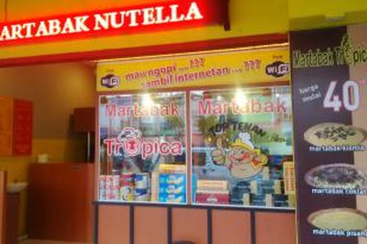 Tampak depan kedai Martabak Tropica di Perumahan Taman Kopo Indah II, Blok B1 No. 6 atau tepatnya depan Pasar Segar, Bandung, Jawa Barat.