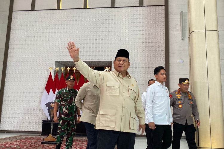 Presiden Prabowo Subianto pamit untuk melakukan kunjungan kenegaraan ke India di Lapangan Udara (Lanud) TNI AU Halim Perdanakusuma, Jakarta Timur, Kamis (23/1/2025). 