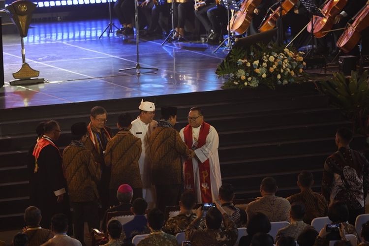 Presiden Prabowo Subianto menghadiri perayaan Natal Nasional 2024 di Indonesia Arena, Kompleks GBK, Jakarta, Sabtu malam (28/12/2024). Perayaan Natal Nasional tahun ini mengusung tema Marilah Sekarang Kita Pergi ke Betlehem.