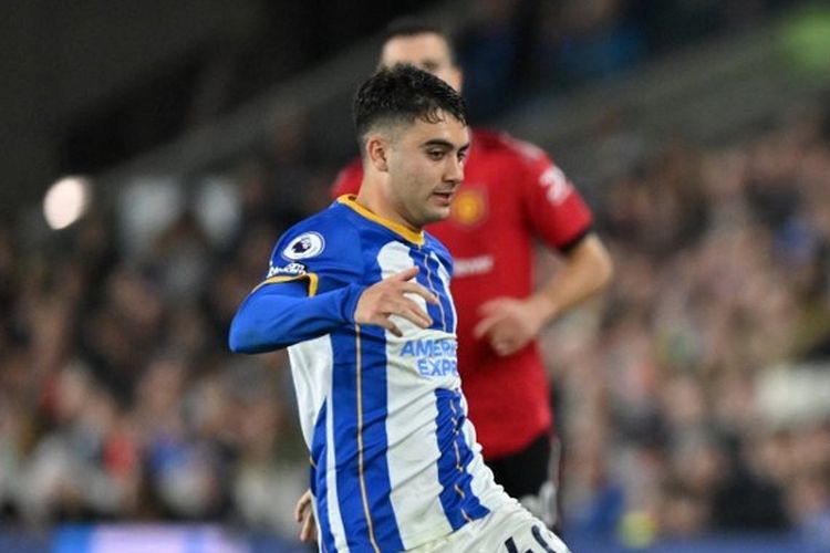 Aksi Facundo Buonanotte dalam laga Liga Inggris 2022-2023 antara Brighton vs Man United di Stadion Amex, 4 Mei 2023. Terkini, Buonanotte masuk daftar skuad Argentina untuk menghadapi Indonesia di FIFA Matchday 19 Juni 2023. (Photo by Glyn KIRK / AFP) 