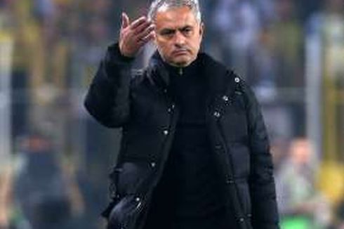 Menurut Mourinho, Chelsea Lebih Mungkin Juara daripada Man United