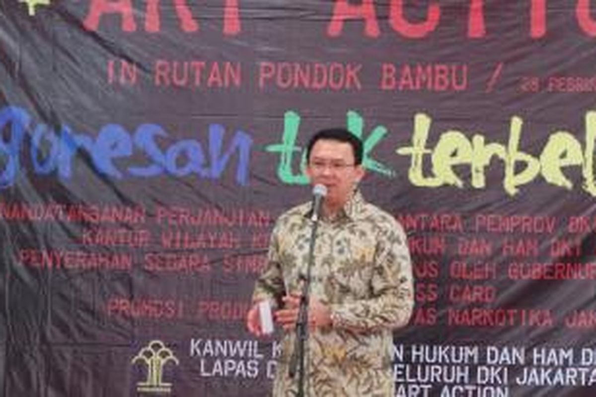 Gubernur DKI Jakarta Basuki Tjahaja Purnama saat menyampaikan sambutannya, di Rutan Pondok Bambu, Jakarta, Sabtu (28/2/2015).
