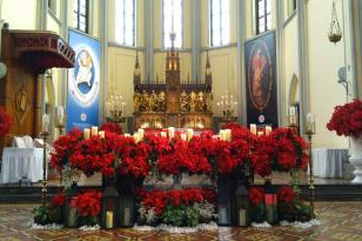 Altar di Gereja Katedral, Jakarta Pusat. 