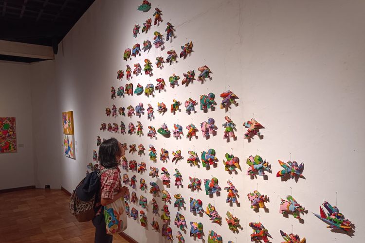 Karya Installation dari Daniel Kho dalam Pameran Owalah di Bentara Budaya Jakarta