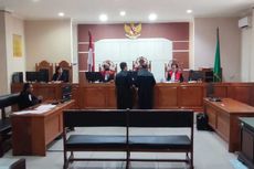 Terdakwa Plt Bupati Mimika Tak Hadir, Sidang Perdana Kasus Korupsi Pengadaan Pesawat Ditunda