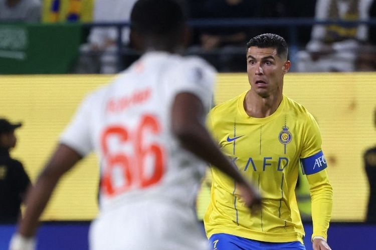 Cristiano Ronaldo kala berlaga dalam laga 16 besar Liga Champions Asia 2023-2024 antara Al Nassr vs Al Feiha di Stadion King Saud University, 21 Februari 2024.