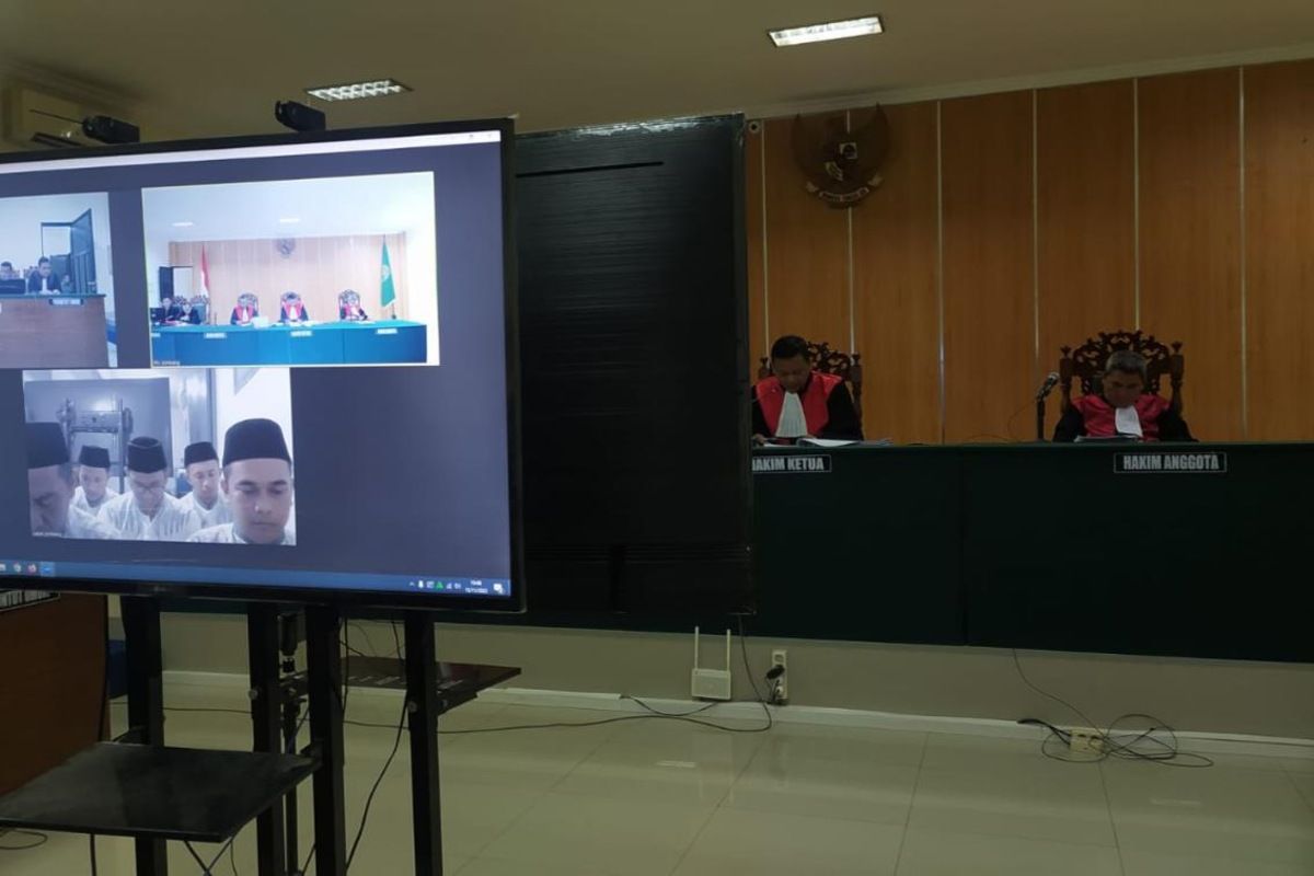 Sidang pembacaan putusan majelis hakim terhadap simpatisan anak kiai Jombang, di Pengadilan Negeri Jombang, Jawa Timur, Selasa (15/11/2022).