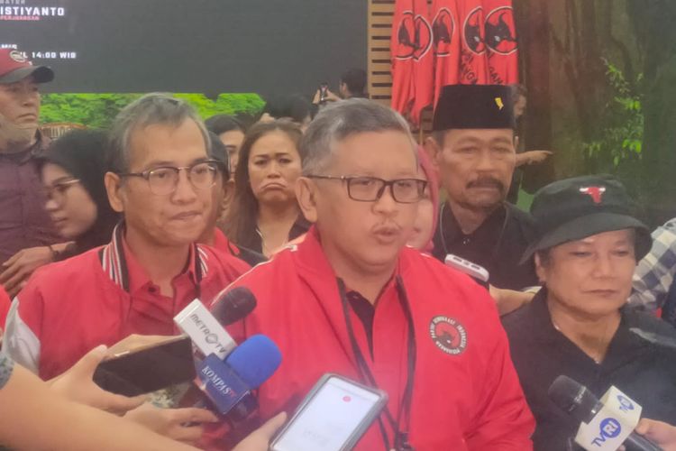 Sekretaris Jenderal PDI-P Hasto Kristiyanto di Kantor DPP PDI-P, Jalan Diponegoro, Jakarta, Kamis (27/7/2023).