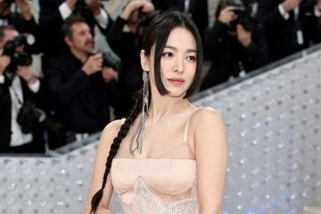 Ditantang Lee Do Hyun Ikut Ice Bucket Challenge, Song Hye Kyo Beri Donasi Rp 120 Juta